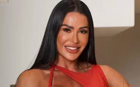 Gracyanne Barbosa reage a meme que a compara a personagem do Mortal Kombat: 'Sensacional'