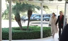 🇺🇸Elon arrives at Mar-a-Lago for Dan Scavino’s wedding, joining Trump and cabinet members. He’s accompanied by Shivon Zilis, a Neuralink executive and mother of several of Elon’s children.