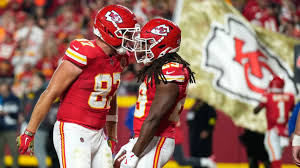 Mahomes Rallies Chiefs After Rough Start to Defeat Commanders 28–7