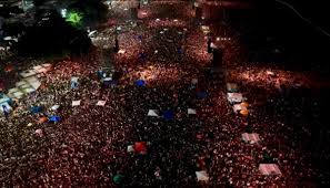 🚨🇧🇷 TV Globo says more than 2 million people are at the Shakira concert on Copacabana Beach. Aerial footage barely captures it. Brazil is operating on a different scale... the beach has officially become its own metropolis for the night.