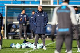 Elenco gremista faz último treino antes de duelo contra Chapecoense