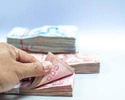 Image of hands counting large sums of money