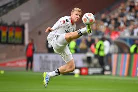 Warum hält Albert Riera stur an seinem Sturmsystem fest?