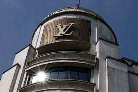 LVMH Moët Hennessy - Louis Vuitton, Société Européenne Stock Price, News &  Analysis (EPA:MC)