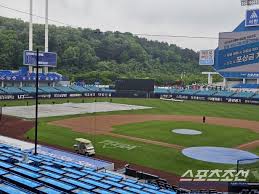 [현장]'비 그친 라팍' 후라도 vs 왕옌청, 사생결단 결승전 성사… 12시 50분 방수포 철거