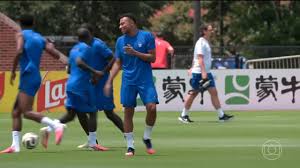 Mbappé se recupera de dores no tornozelo e está confirmado no time da França contra a Espanha
