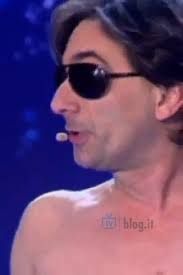 Italia&#39;s Got Talent: l&#39;esibizione di Giulio Bufo nudo nella prima puntata - foto e video - Italiasgottalent2012uomonudo_0002