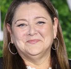 Atriz famosa de “Todo Mundo em Pânico” surge bem diferente e deixa fãs em choque; veja antes e depois