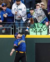 Photos: Seattle Mariners take on Cleveland Guardians