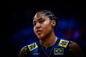 Zé Roberto convoca Ana Cristina e Tainara para treinos da seleção em Saquarema