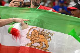 Fans defy FIFA ban to bring pre-revolutionary Iran flags into World Cup game