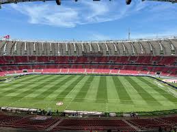Torcida do Internacional estende faixas de protesto no Beira-Rio