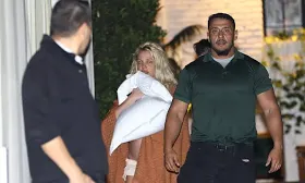 Britney Spears Exits Chateau Marmont With Friends After Ambulance Called to Hotel
