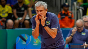 Vôlei: Zé Roberto descarta reunir três estrelas no time titular na Seleção este ano