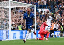 Pedro and Fernandez on target as Chelsea beat Fulham 2-0