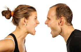 Resultado de imaxes para personas gritando