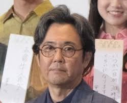 『ばけばけ』司之介演じる岡部たかし、旅先で"まさかの行動" ネット「お茶目なんだから」「ナマケモノする50代」貴重なメガネショットも（中日スポーツ）