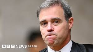 TSE tem três votos por proibição ampla de posts que ligam Flávio Bolsonaro a Nossa Senhora e dois por restrições mais brandas; siga julgamento