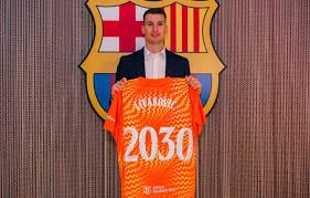 Barcelona signs Croatian goalkeeper