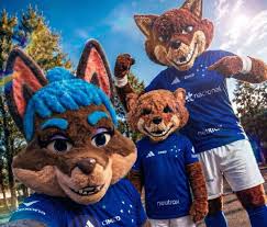 Mascote do Cruzeiro Feminino, Cabulosa é apresentada antes de jogo contra o América; veja vídeo