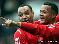 Hawley (left) and Simon Whaley celebrate Preston&#39;s second goal - _44383378_hawley_getty