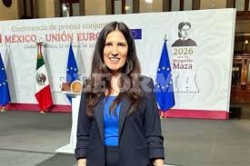 Kenia López Rabadán