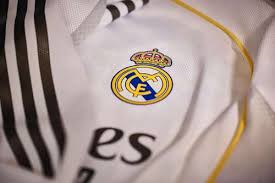 Zagueiro do Real Madrid é acusado de racismo após postagem nas redes sociais