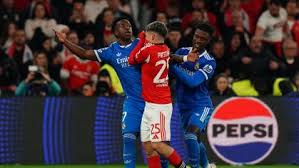 Benfica x Flamengo: torcida vaia jogador que cometeu racismo contra Vini Jr