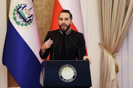 Bukele sanciona reformas legales para aplicar cadena perpetua a menores y adultos en El Salvador