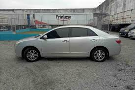 Leilão da Receita Federal tem carro por R$ 10 mil, eletrodomésticos e joias