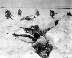 Image of Soviet troops fighting in the snow during the Battle of Moscow