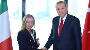 اردوغان به خانم نخست وزیر: باید سیگار را ترک کنی+ ویدئو | واکنش ملونی و مکرون را ببینید