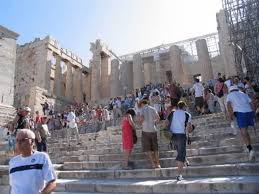Αποτέλεσμα εικόνας για τουριστες στην ελλαδα