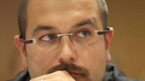 Michal Moroz, jenž má pravomoc suplovat ministra, vyvolával kontroverze již při svém jmenování. Nečasovi stejně jako opozičním stranám připadalo znepokojivé ... - moroz