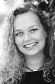 De uit Heerlen afkomstige sopraan Wendy Kokkelkoren voltooide in januari 2002 haar zangopleiding aan het Maastrichts conservatorium bij Frans Kokkelmans. - Wendy_zwart-wit2