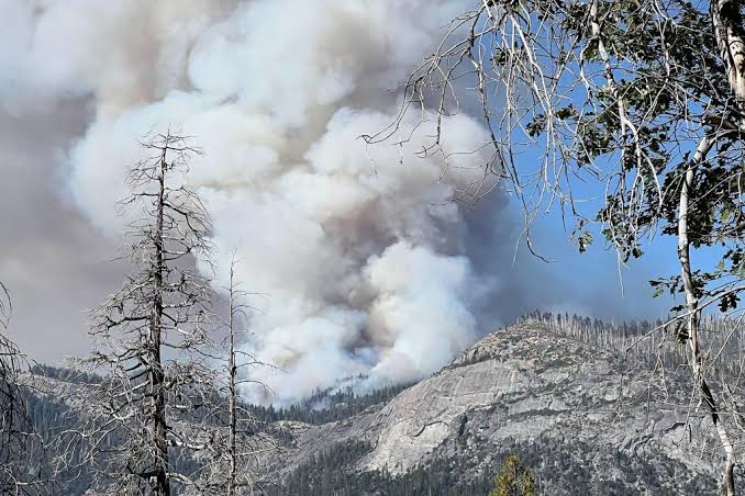 Two pilots killed in Yosemite helicopter crash during wildfire response; NTSB to release preliminary report within 30 days as fire spreads