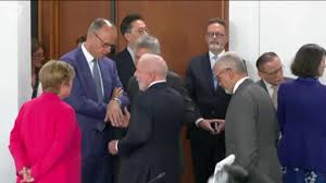 'Nunca fui esquerdista', diz Lula a presidente do FMI durante reunião do G7