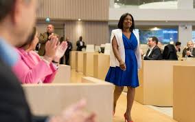 RER C: Héroïne Récompensée! Elle Arrête une Agression Horrible!