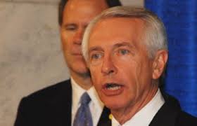 It&#39;s Gambling911.com&#39;s Jenny Woo! No. It&#39;s not! Actually this was an easy one.... 1. Kentucky Governor Steve Beshear - Who else could get about two dozen of ... - Steve-Beshear-123008