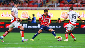 Amaury Vergara pidió ganar 'sí o sí' al Atlas a jugadores de Chivas