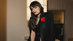 Clara Luciani revient avec le somptueux feat "Rappelle-toi" !