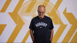 Bielsa explica lesão de Arrascaeta e diz que tudo foi feito em consenso com o Flamengo