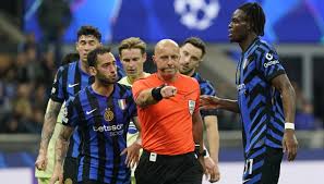 Inter penalizzata in Champions: la confessione di Marciniak sulla partita col Barcellona scatena la rabbia nerazzurra