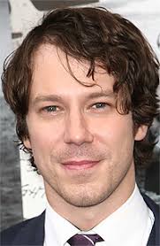 Resultado de imagem para john Gallagher Jr.