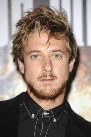 Arthur Darvill worked the red carpet with his hair in a messy style that still showed off his dashing good looks. - Arthur%2BDarvill%2BShort%2BHairstyles%2BMessy%2BCut%2BlY-EJsPaXsEl