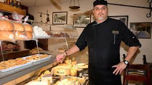 Via Strinati tira i remi in barca: 