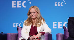 Limit z NFZ na wynagrodzenia? Ministra o nowych pomysłach zmian w pensjach medyków