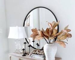 صورة مدخل كونسول مزخرف بالشموع