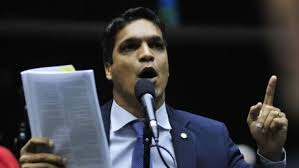 Cabo Daciolo nega facada em Bolsonaro e duvida da identidade de Lula