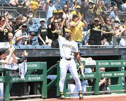 Andrew McCutchen Passes Roberto Clemente on Pirates' Home Run List